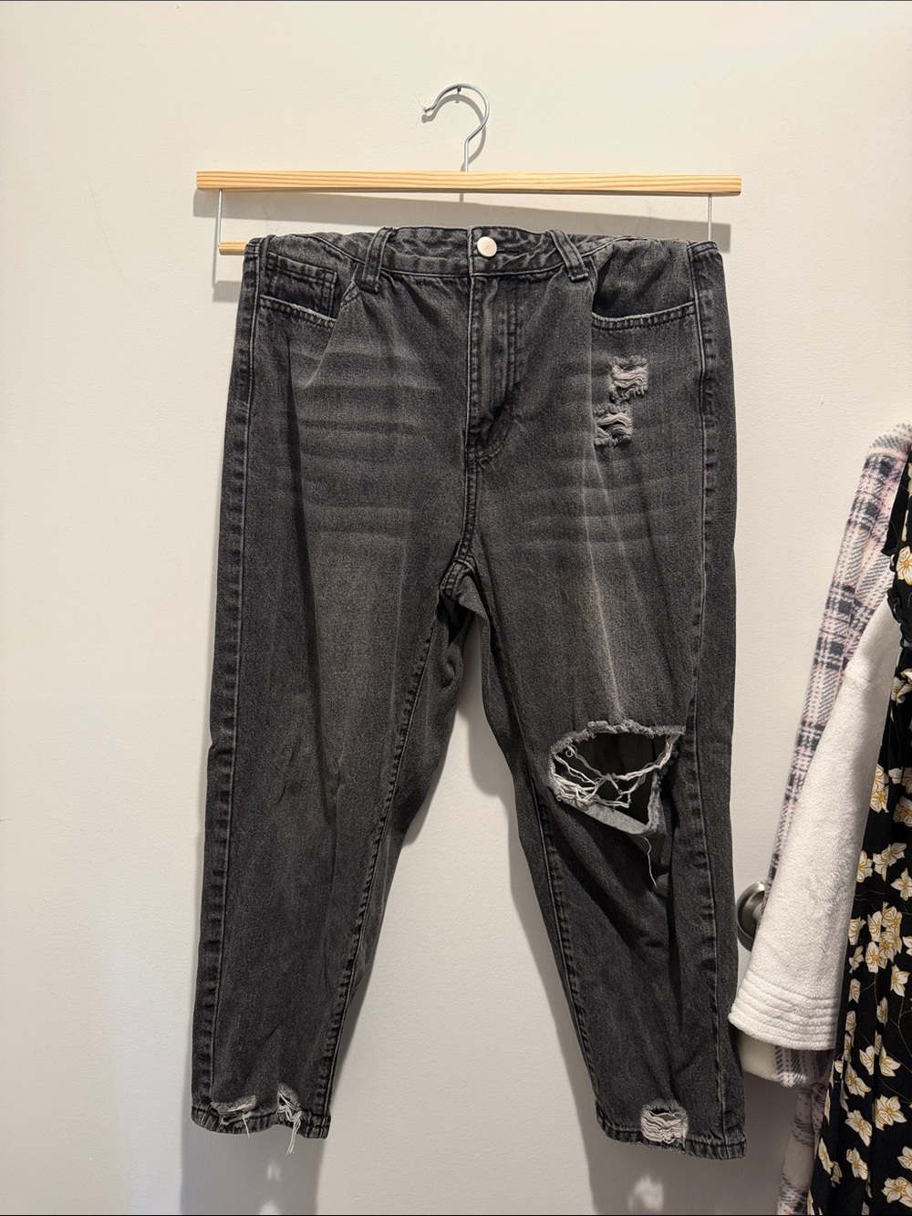 Womenβs Distressed High-Rise Black Jeans